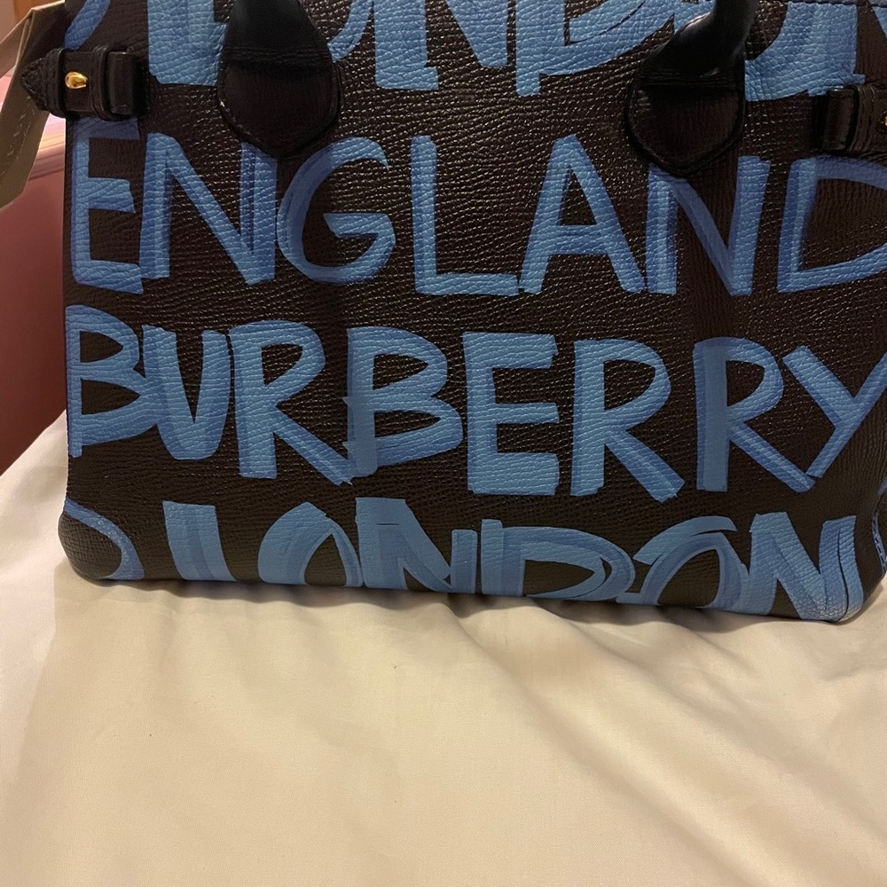 Burberry - Picture 2 of 7